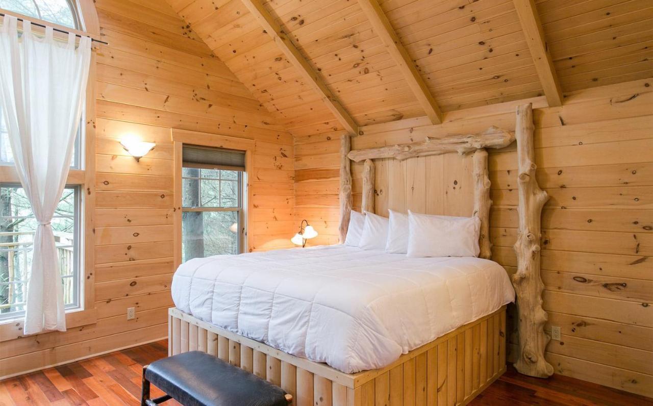 Whispering Pines Treehouse By Amish Country Lodging Millersburg Exterior photo